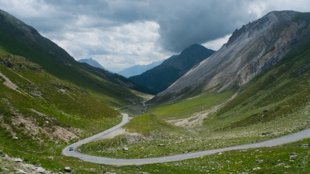 On the road to the Forcola di Livigno between Poschiavo and Livigno