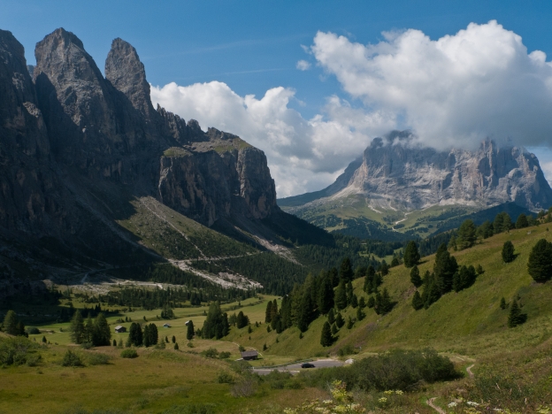 The Sella Ronda: descent from the Grodner Joch