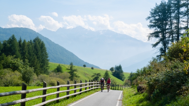 Via Claudia Augusta - cyclists climbing towards the Reschenpass