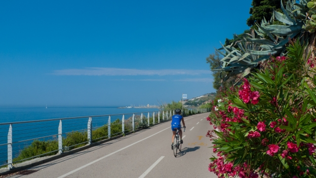 Cycling Riviera cycleway (Liguria)