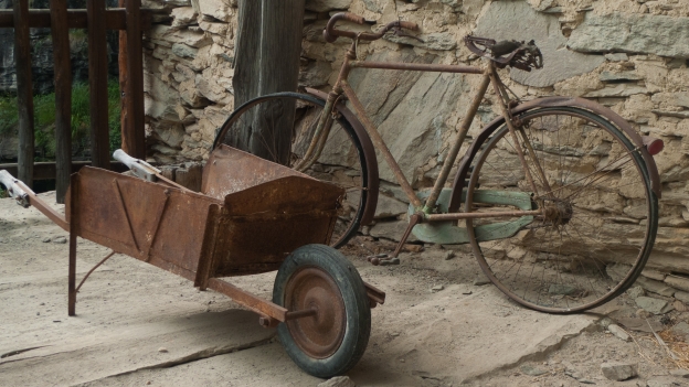 The uninhabited village of Balma Boves: the bike belonged to the last inhabitant of the village