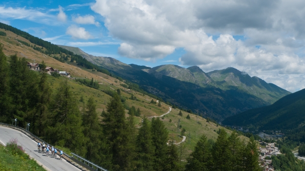 A group of cyclists on the road to Sestrière