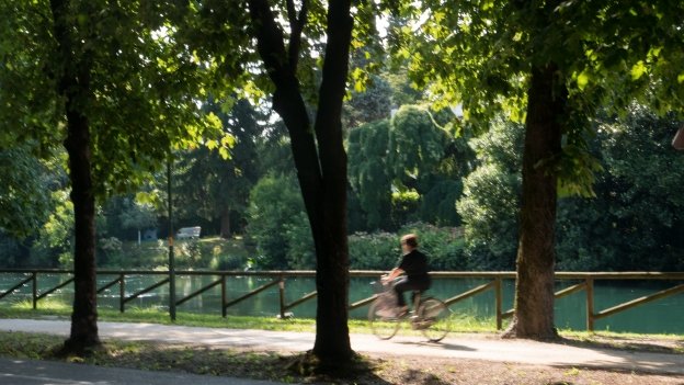 Riverside cycleway in central Treviso