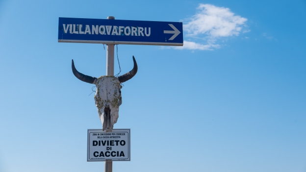 Sign at the turning for Villanovaforru