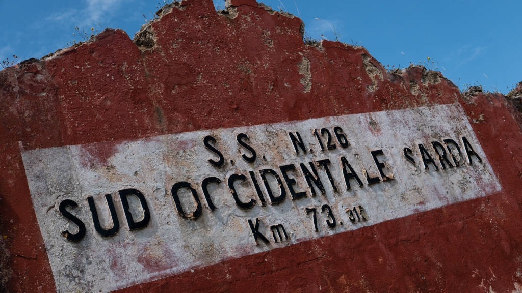 Sign on a disused depot near the Passo Bidderdi