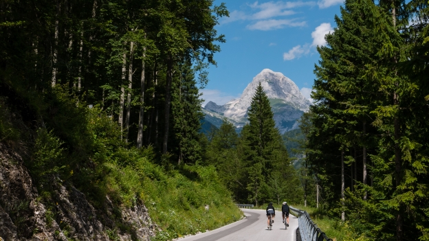 Cyclists on the SP76 heading towards the Lago del Predil