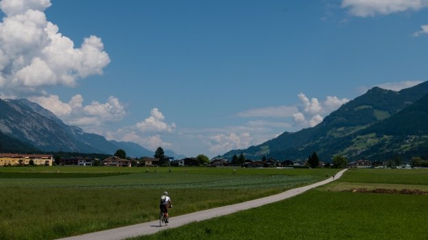 Cyclists on the Innradweg section of the München-Venezia cycle route near Wattens