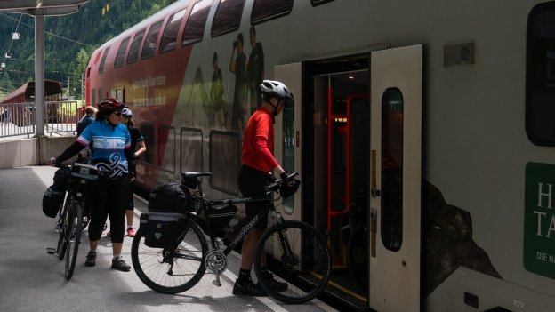 Cyclists boarding the Tauern motorial at Böckstein station