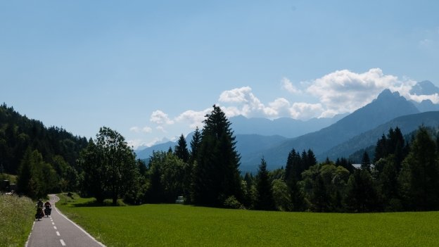 Cyclists on the FVG1 near Tarvisio