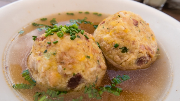 Knödel/Canederli (dumplings made with bread and speck and served in a clear soup).